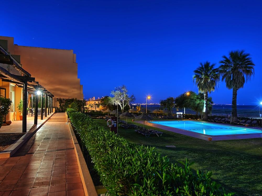 Dom Pedro Apartahotel
