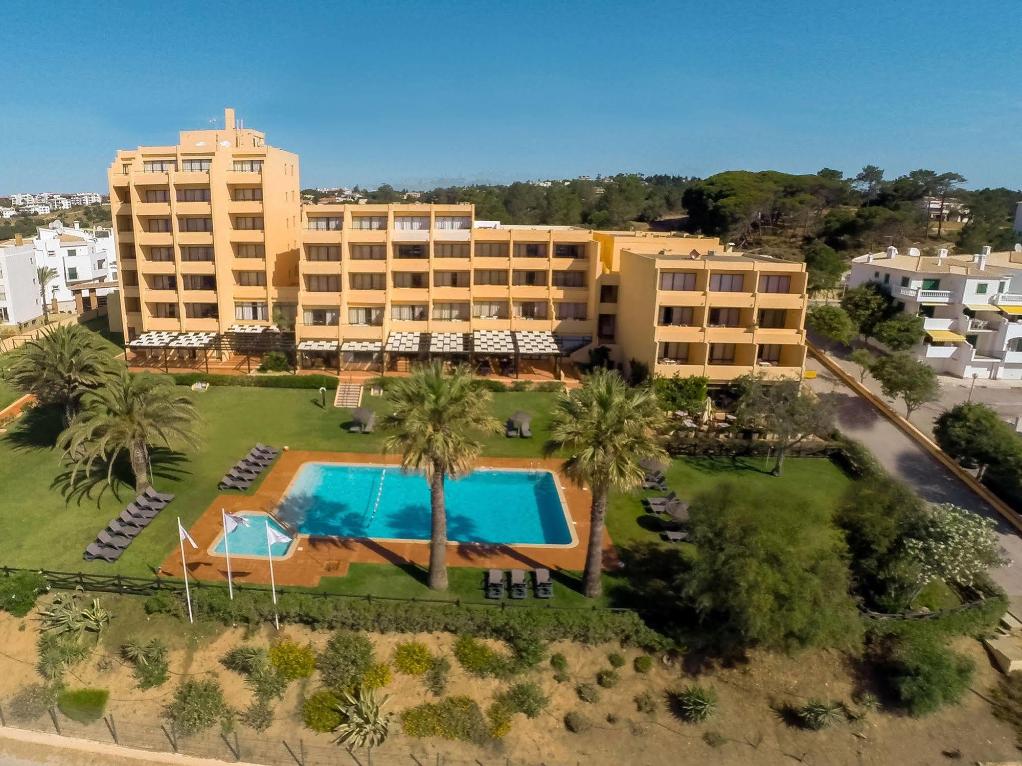 Dom Pedro Apartahotel 3*